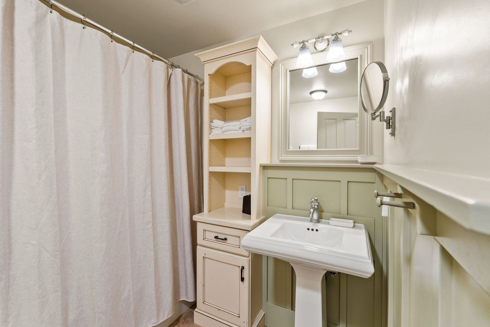 AMS_BridgeStreetCottages_2024_Cottage_13_9-1920x1281