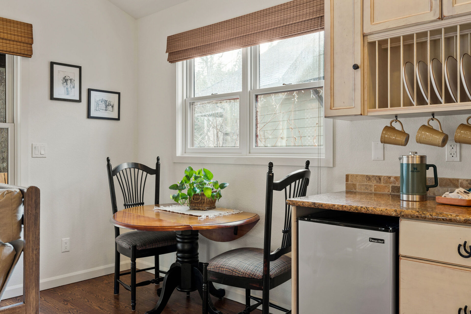 AMS_BridgeStreetCottages_2024_Cottage_2_3-1920x1281