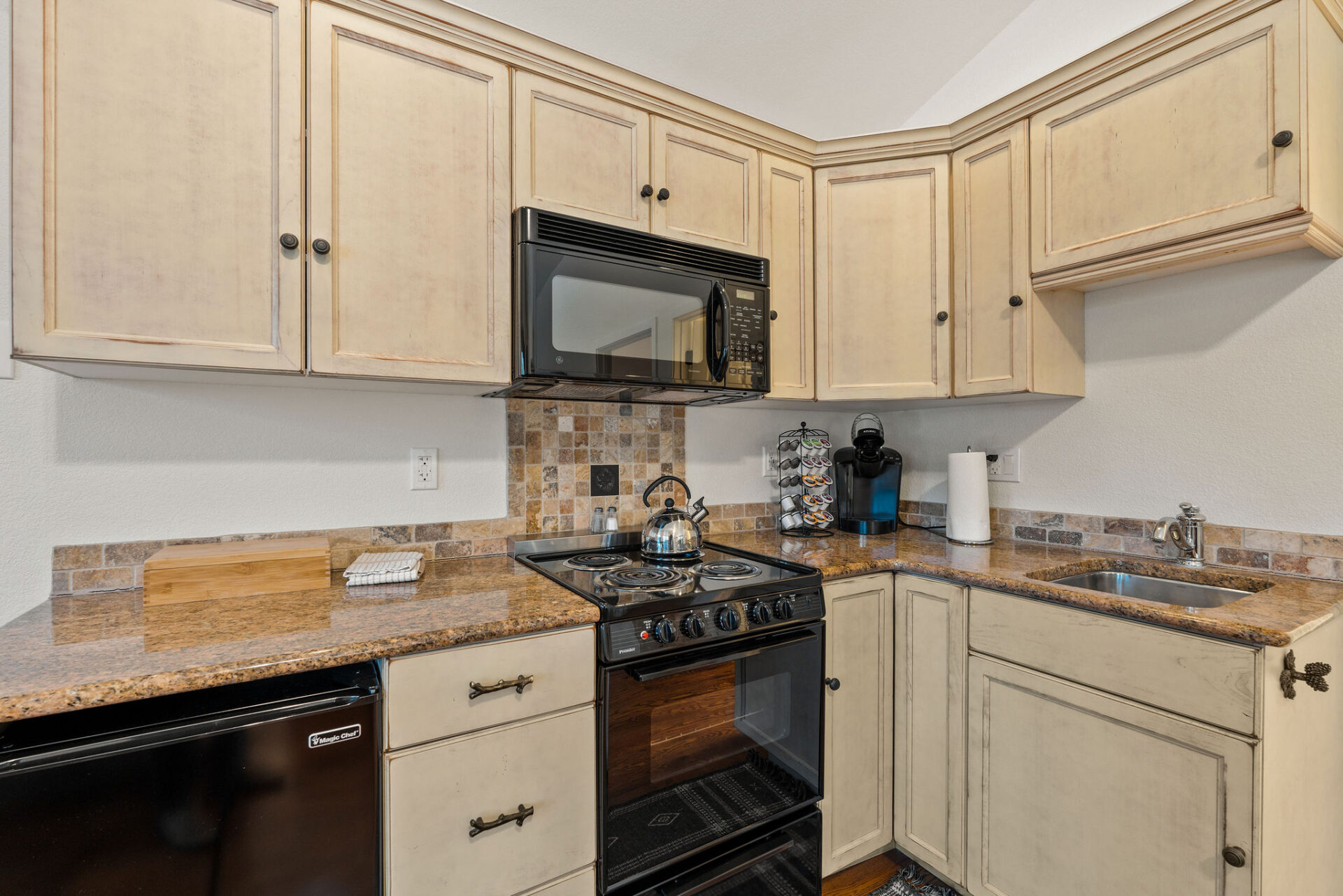 AMS_BridgeStreetCottages_2024_Cottage_7_3-1920x1281