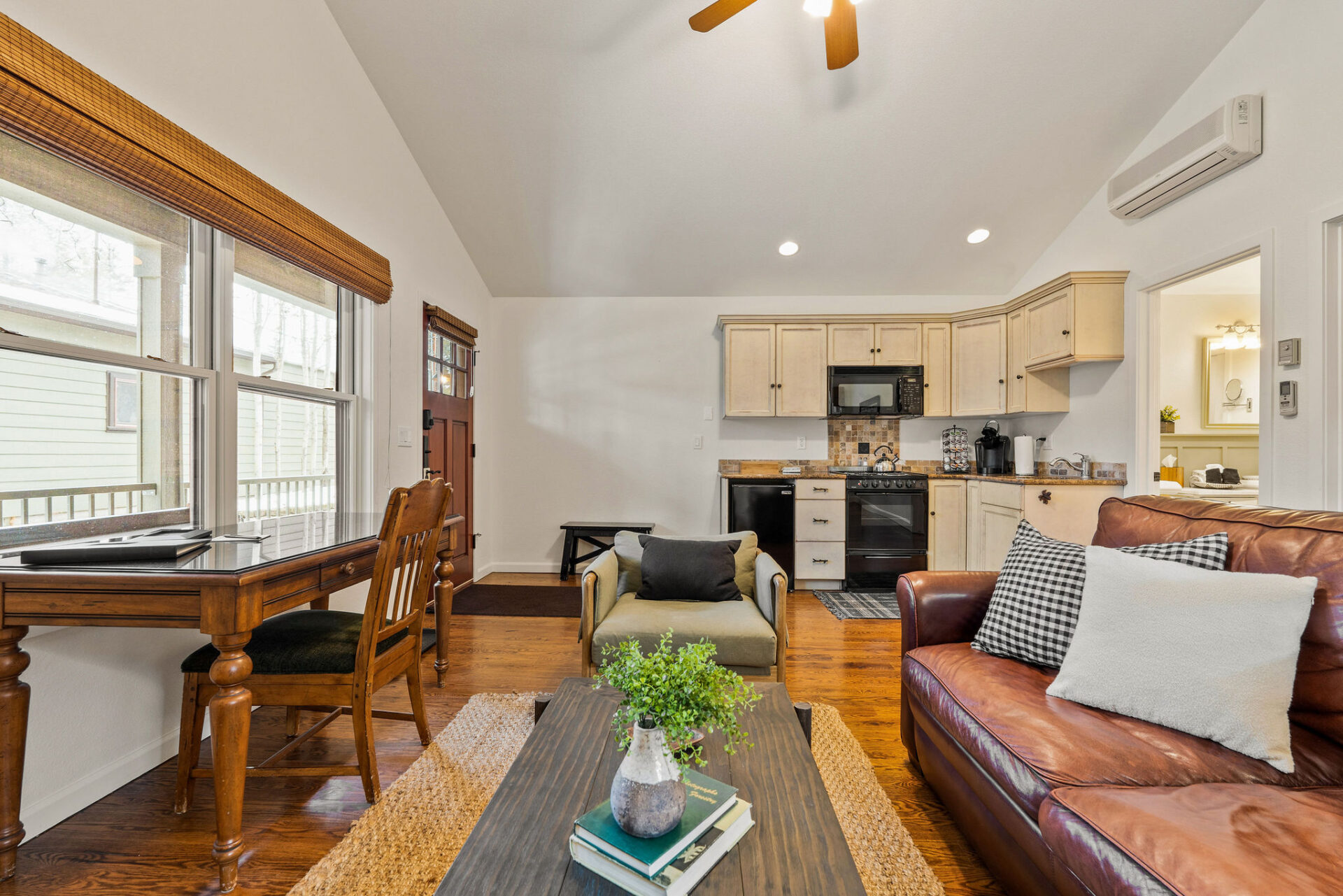 AMS_BridgeStreetCottages_2024_Cottage_7_5-1920x1281