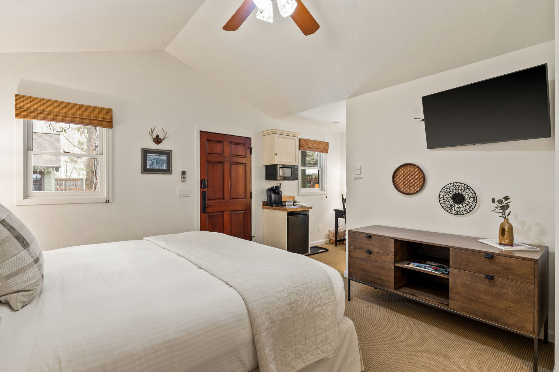 AMS_BridgeStreetCottages_2024_Cottage_9_2-1920x1281