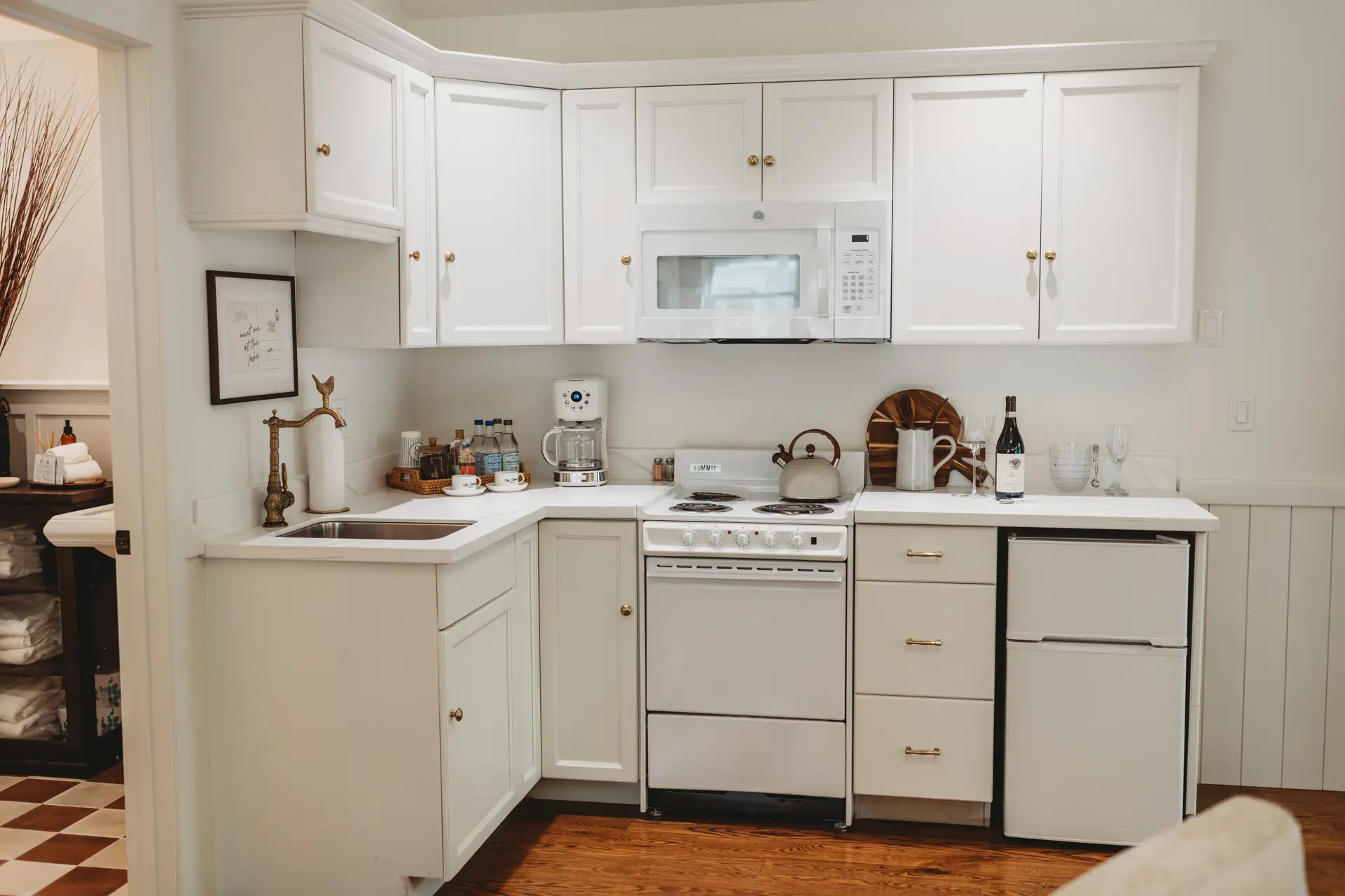 8. Full Kitchen